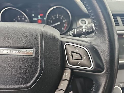 Used 2019 Land Rover Range Rover Evoque SE Premium image 19