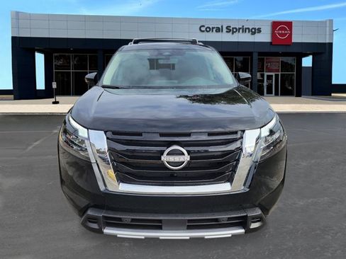 New 2025 Nissan Pathfinder SL image 8