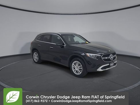 Used 2023 Mercedes-Benz GLC 300 4MATIC image 3