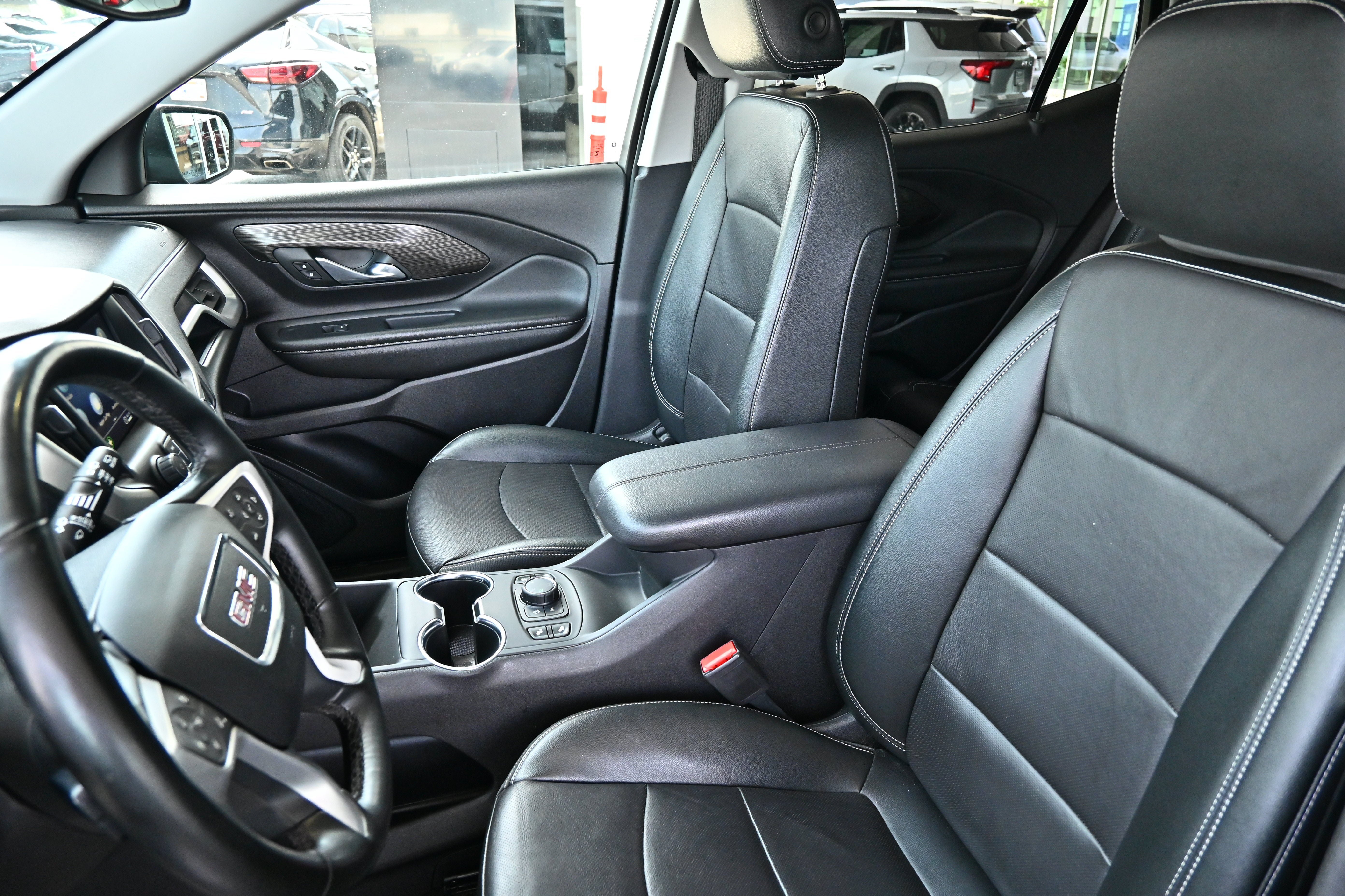 Used 2024 GMC Terrain SLT AWD/4WD image 24