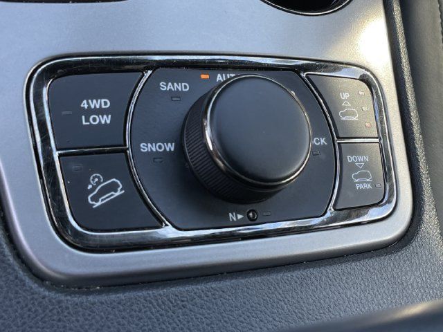 Used 2020 Jeep Grand Cherokee High Altitude AWD/4WD image 22
