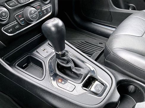 Certified 2020 Jeep Cherokee Limited image 28