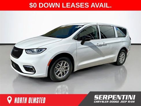 New 2026 Chrysler Pacifica Select image 1