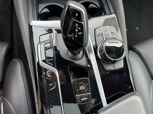 Used 2021 BMW M550i xDrive w/ Executive Package image 29