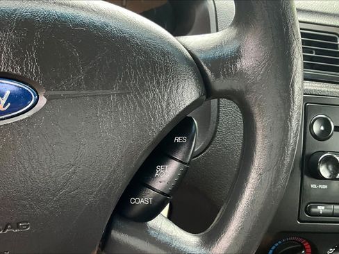 Used 2007 Ford Focus S FWD image 12