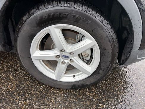 Used 2018 Ford Explorer XLT image 32