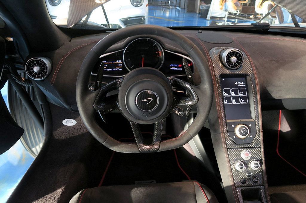 Used 2015 McLaren 650S Spider RWD image 20