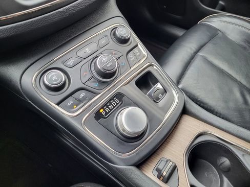 Used 2015 Chrysler 200 C w/ Navigation & Sound Group I image 31