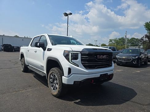 Used 2024 GMC Sierra 1500 AT4 w/ Technology Package AWD/4WD image 4