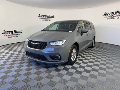 Used 2023 Chrysler Pacifica Touring-L