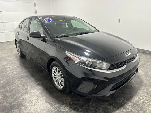 Used 2024 Kia Forte LX FWD image 3