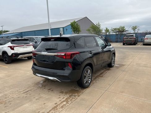 Used 2023 Kia Seltos LX AWD/4WD image 3