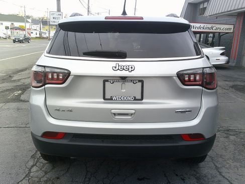 Used 2024 Jeep Compass Latitude AWD/4WD image 4