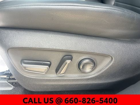 Used 2024 Toyota Highlander XLE AWD/4WD image 19