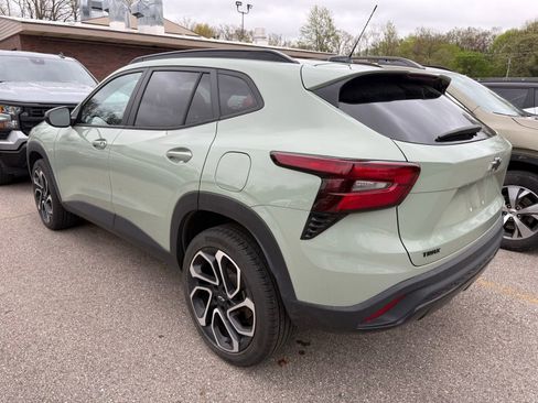 Used 2024 Chevrolet Trax RS w/ Driver Confidence Package FWD image 4