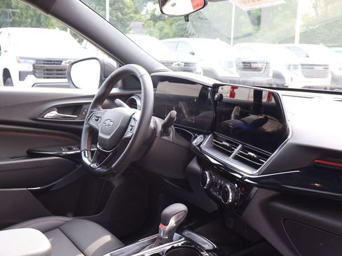 Certified 2026 Chevrolet Trax RS w/ Sunroof Package FWD image 33
