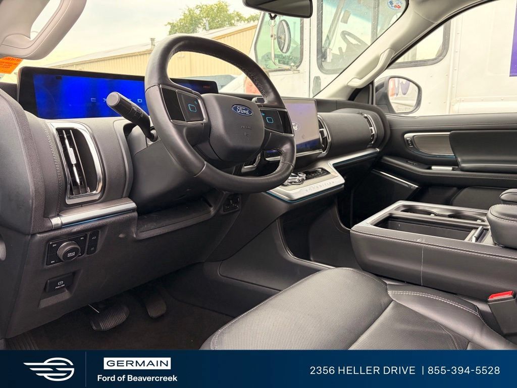 Used 2026 Ford Expedition Platinum w/ Driver's Package AWD/4WD image 4