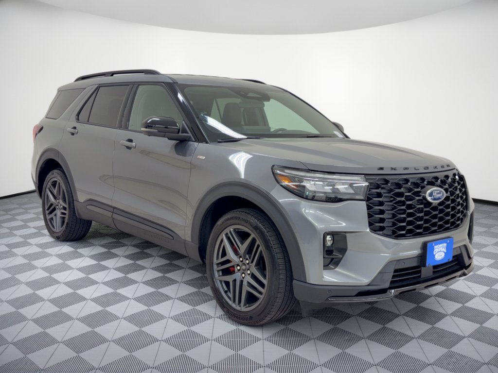 Used 2025 Ford Explorer ST-Line w/ ST-Line Street Pack AWD/4WD image 7