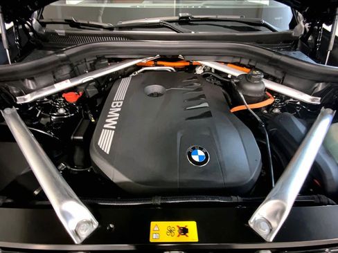New 2026 BMW X5 xDrive50e w/ Executive Package image 16