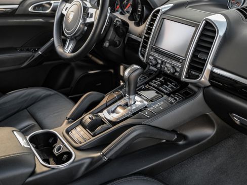 Used 2014 Porsche Cayenne image 22
