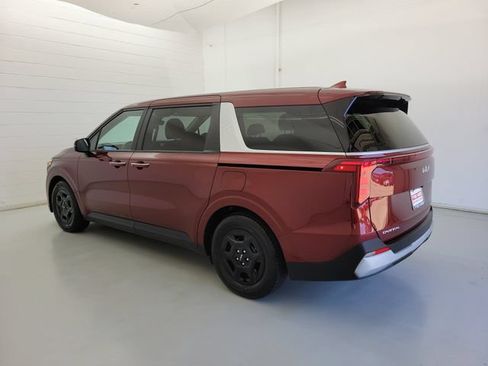 Used 2025 Kia Carnival FWD image 7