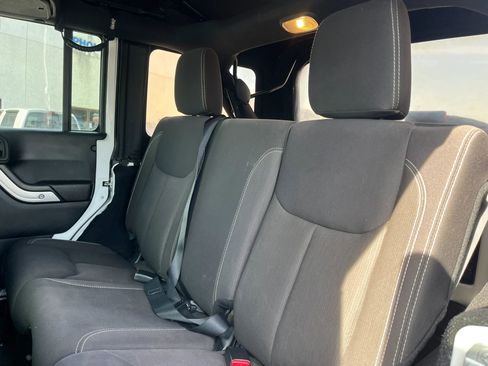 Used 2015 Jeep Wrangler Unlimited Rubicon w/ Connectivity Group image 16