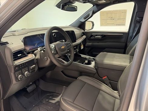 New 2026 Chevrolet Suburban Premier image 8