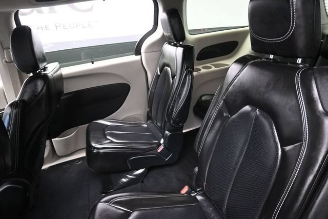 Used 2023 Chrysler Pacifica Touring-L FWD image 21