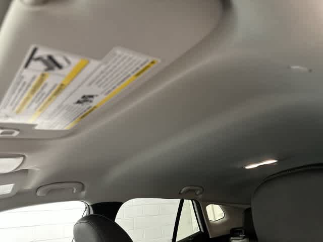 Used 2025 Chevrolet Trax LT w/ LT Convenience Package FWD image 27