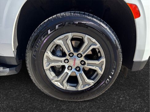 Used 2022 GMC Yukon XL SLE image 13