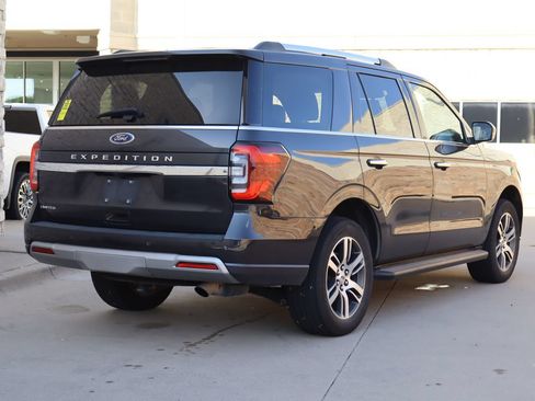 Used 2024 Ford Expedition Limited AWD/4WD image 3