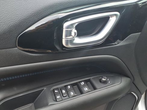 New 2026 Jeep Compass Latitude AWD/4WD image 13