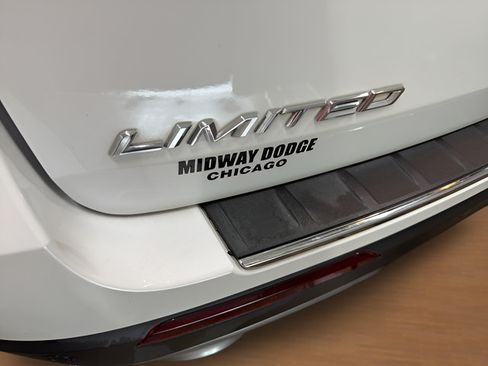 Used 2022 Ford Explorer Limited w/ Equipment Group 301A RWD image 8