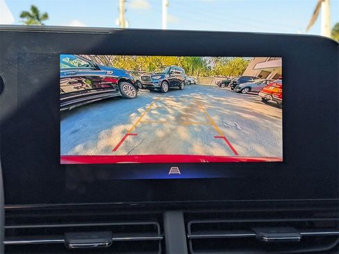 Used 2025 Chevrolet Trax LT w/ LT Convenience Package image 18