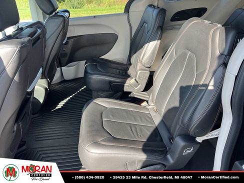 Used 2018 Chrysler Pacifica Touring-L Plus w/ Tire & Wheel Group FWD image 12