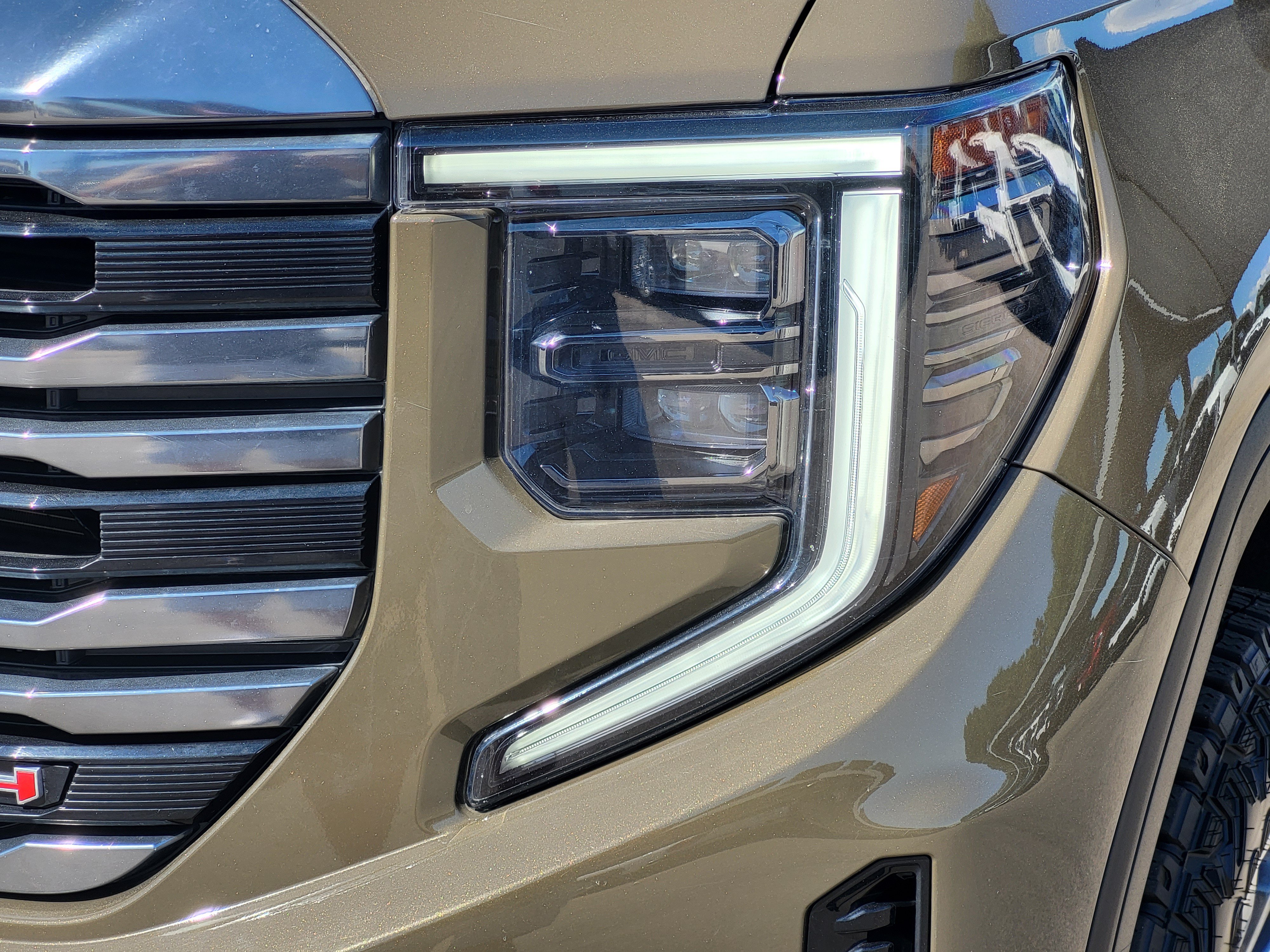 Certified 2023 GMC Sierra 1500 AT4 w/ AT4 Premium Package AWD/4WD image 8