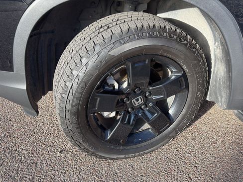 Certified 2025 Honda Ridgeline Black Edition image 9