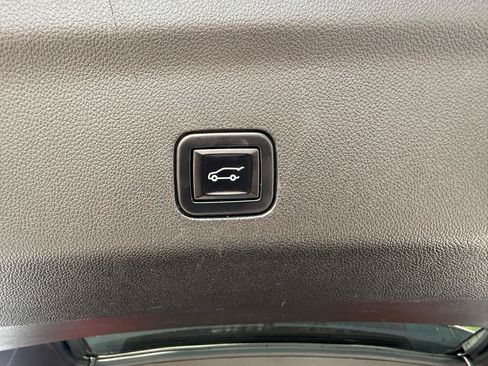 Used 2021 Chevrolet Suburban Premier AWD/4WD image 28