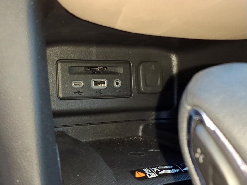 Used 2024 Chevrolet Equinox Premier AWD/4WD image 8