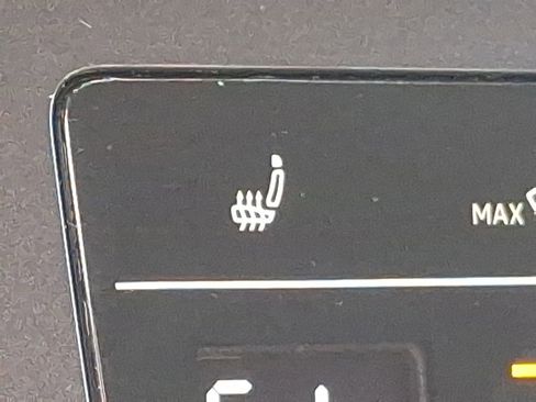 Used 2024 Volkswagen Tiguan SE image 19