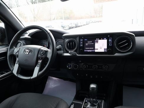 Used 2019 Toyota Tacoma TRD Sport w/ Technology Package image 27