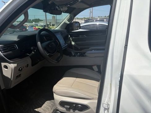 Used 2024 Jeep Wagoneer 4WD image 6