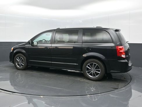 Certified 2017 Dodge Grand Caravan SXT image 5