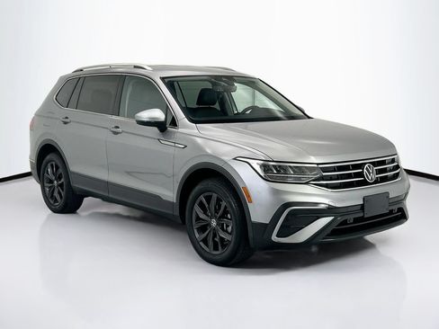 Used 2023 Volkswagen Tiguan SE FWD image 3