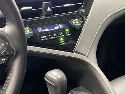 Used 2023 Toyota Camry SE FWD image 11