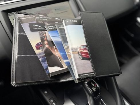 Used 2018 Jaguar E-PACE SE image 17