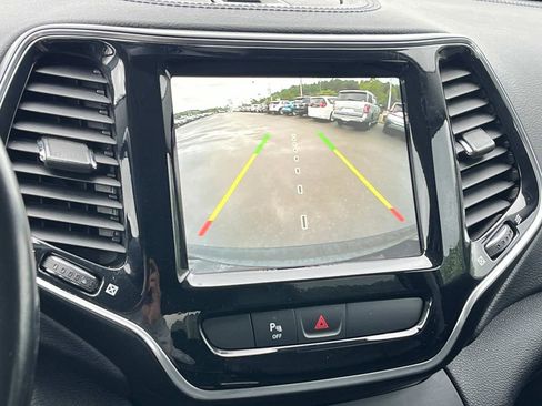 Used 2020 Jeep Cherokee Limited image 36