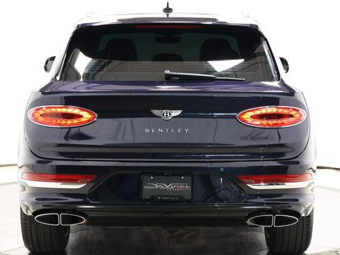 Used 2021 Bentley Bentayga AWD/4WD image 65