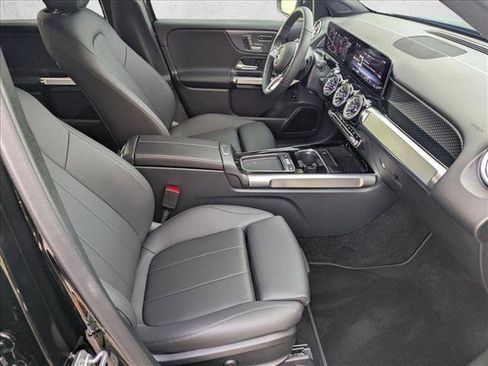 Certified 2025 Mercedes-Benz GLB 250 image 21