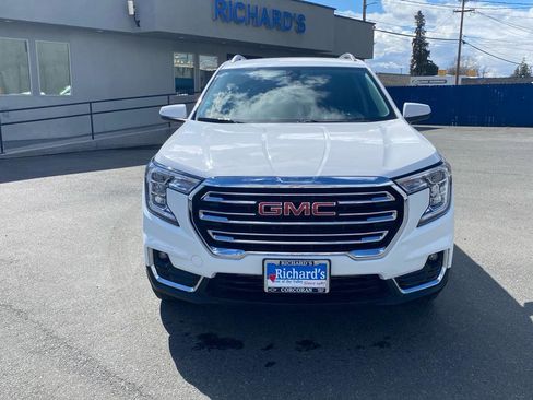 Used 2024 GMC Terrain SLT image 13